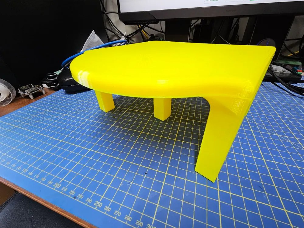 Stable and robust display riser