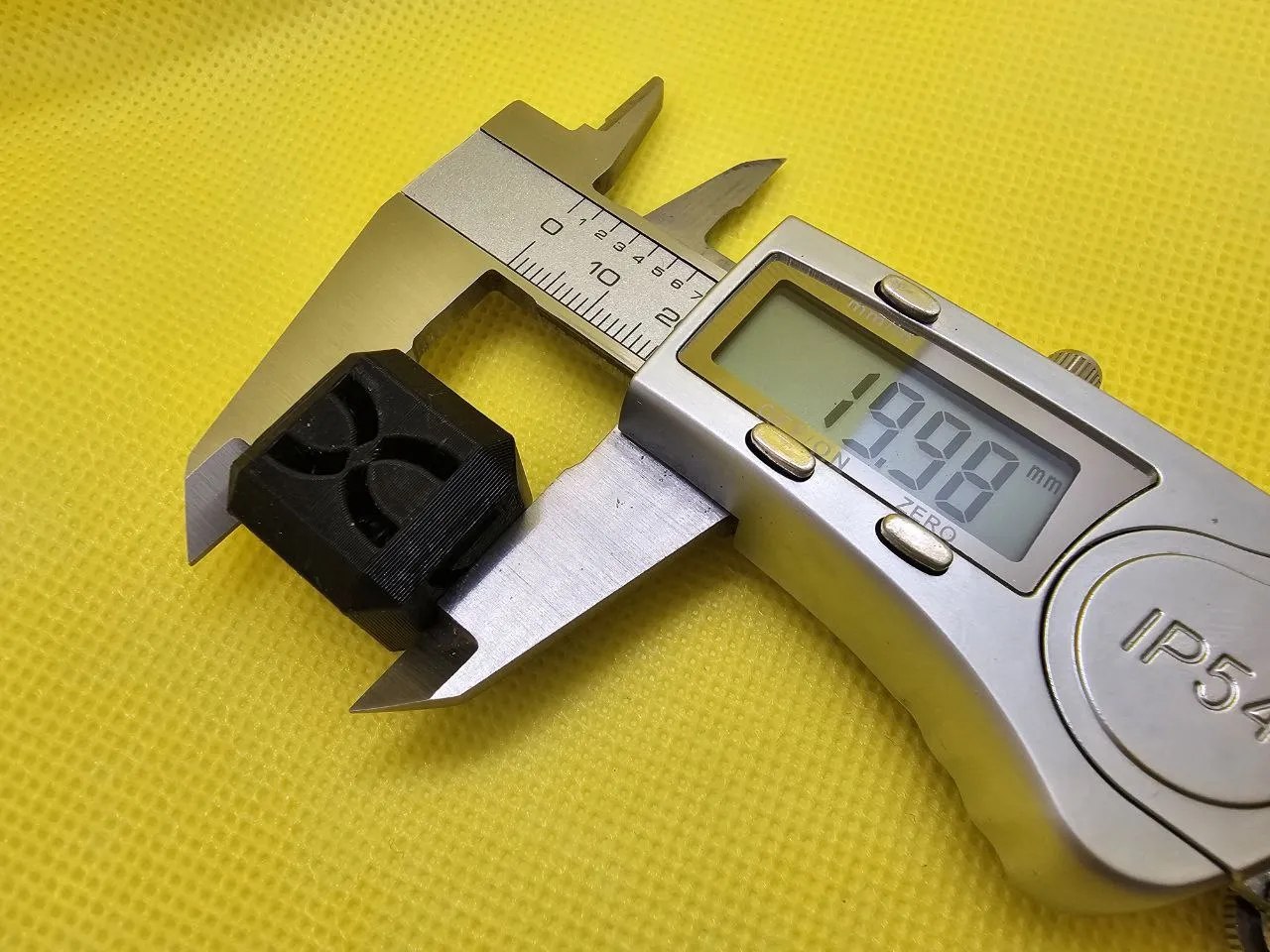 YACC - Ultimate Calibration Cube
